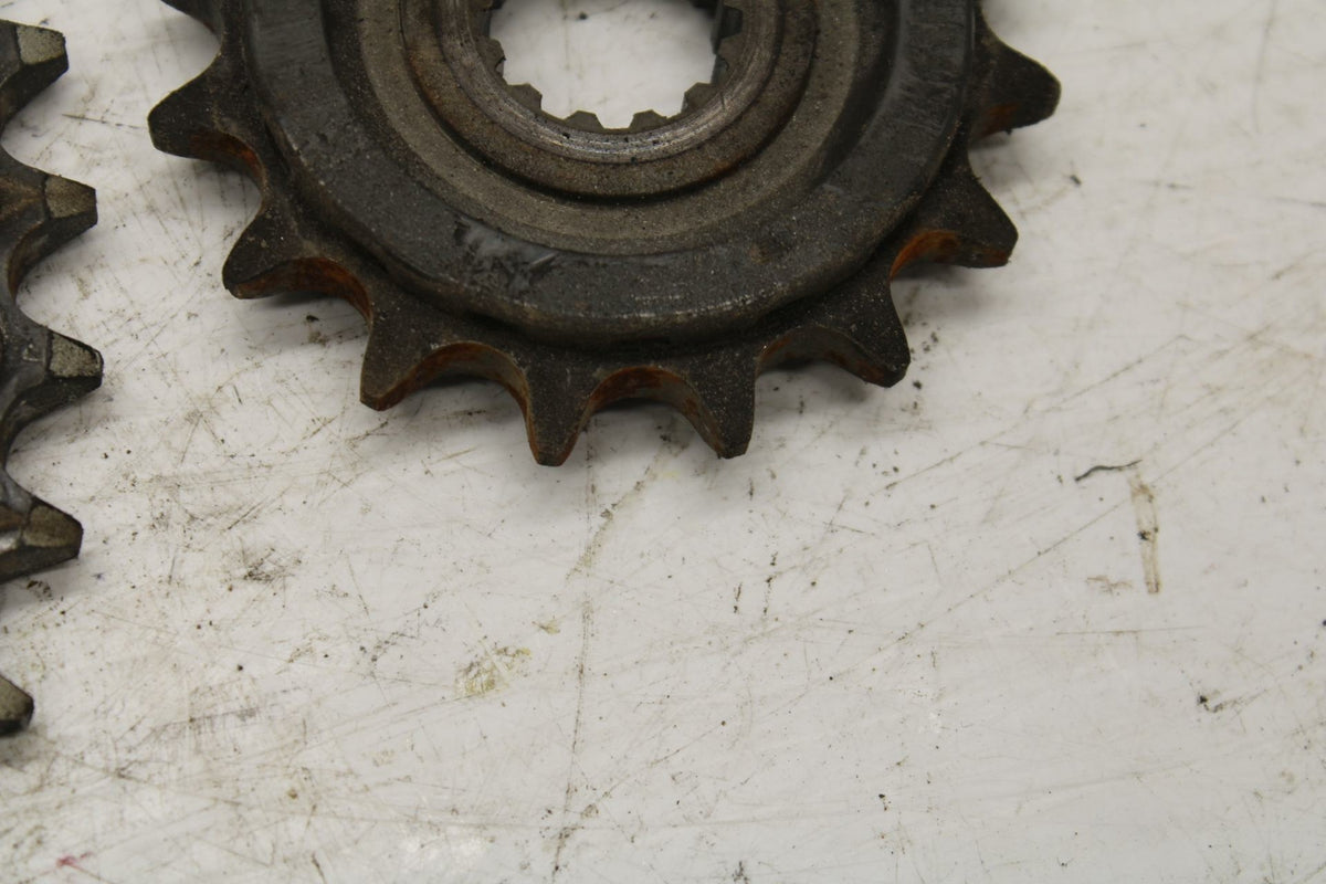 08-17 YAMAHA YZF R6 REAR BACK & FRONT SPROCKET BB354
