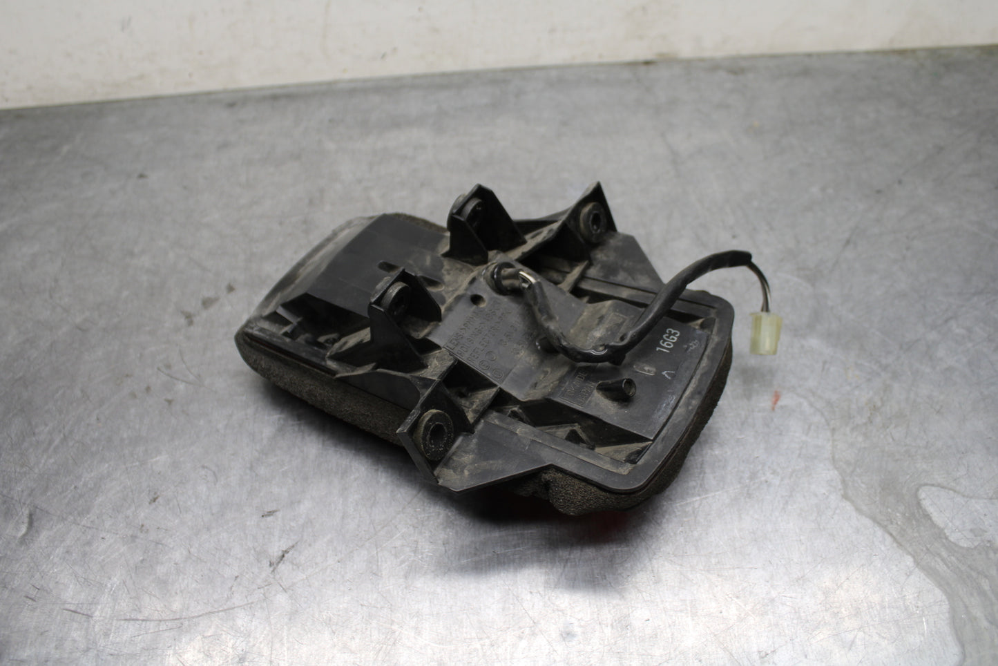 03 SUZUKI SV650S REAR TAIL TAILLIGHT BACK BRAKE LIGHT BB130