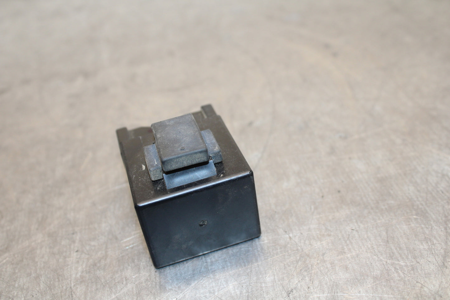 08-16 YAMAHA YZF R6 RELAY ASSEMBLY FUSE BOX BB131