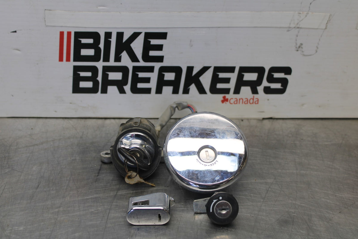 08 KAWASAKI VULCAN 1600 VN1600D NOMAD IGNITION KEY GAS SEAT HELMET LOCK BB904