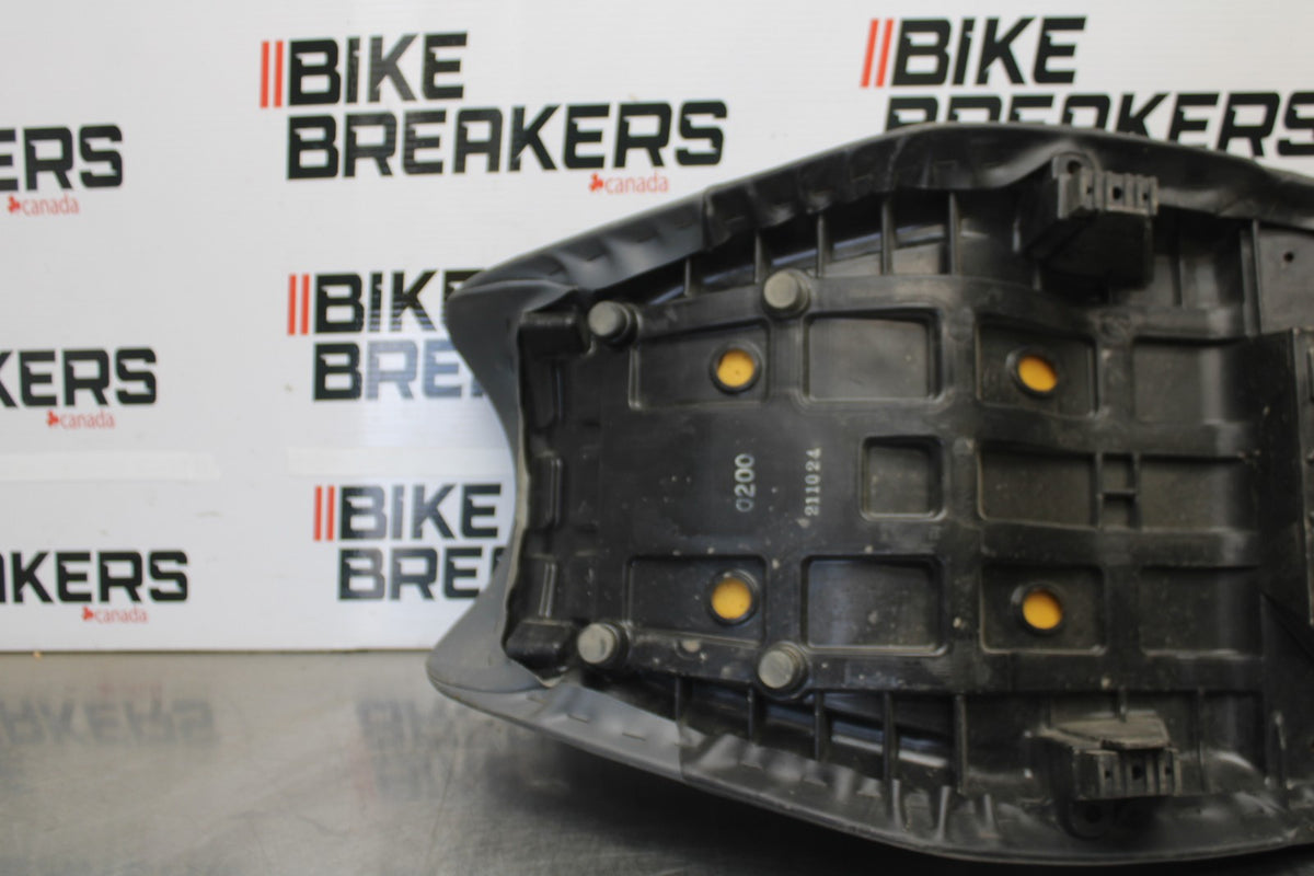 09 KAWASAKI CONCOURS 14 ZG1400B FRONT REAR SEAT SADDLE BB875