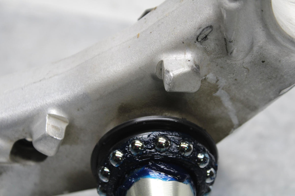 2009 Triumph Daytona 675 FRONT FORKS CLAMP LOWER TRIPLE TREE STEM  BB584