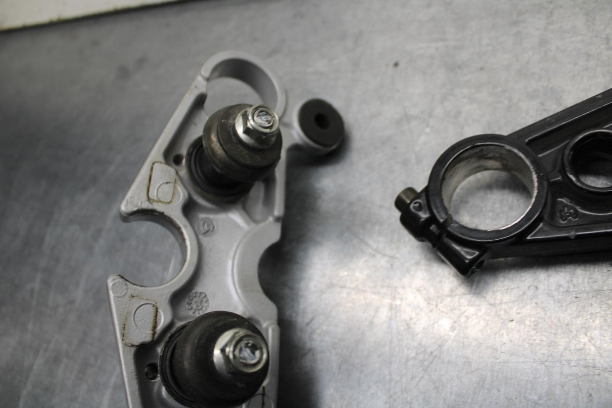04-09 SUZUKI GS 500 FH GS500F FORKS UPPER TRIPLE TREE CLAMPS  BB97