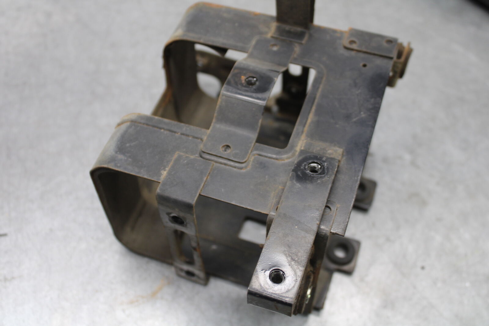 85-86 SUZUKI MADURA 1200 BATTERY TRAY BOX HOLDER  BB691