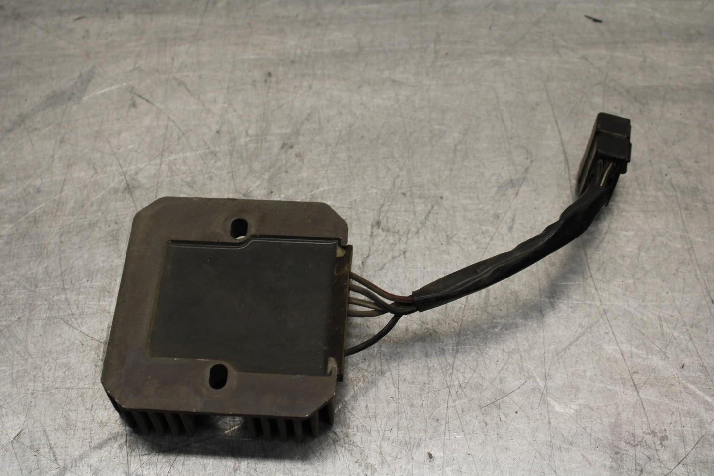 2004 Suzuki Intruder 1500 VL1500 RECTIFIER VOLTAGE REGULATOR 32800-44D11 BB573