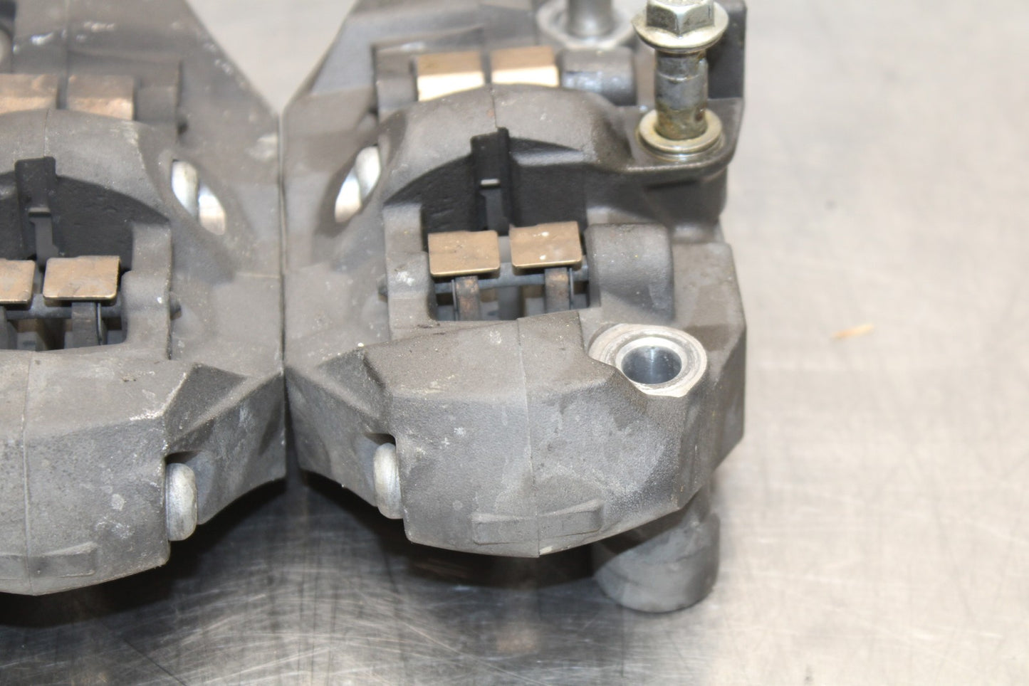 06-07 SUZUKI GSXR 600 RIGHT LEFT FRONT BRAKE CALIPER SET PAIR CALIPERS BB178