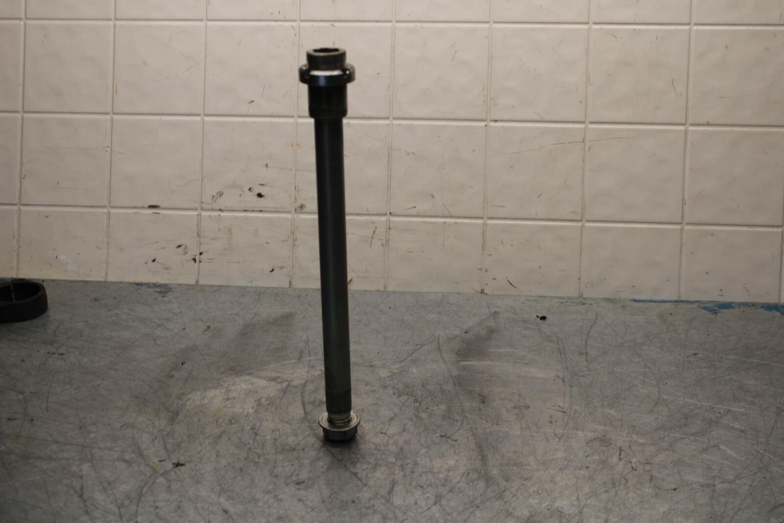 2006 Suzuki GSXR600 REAR BACK SWINGARM BOLT SUSPENSION PIVOT AXLE BB447