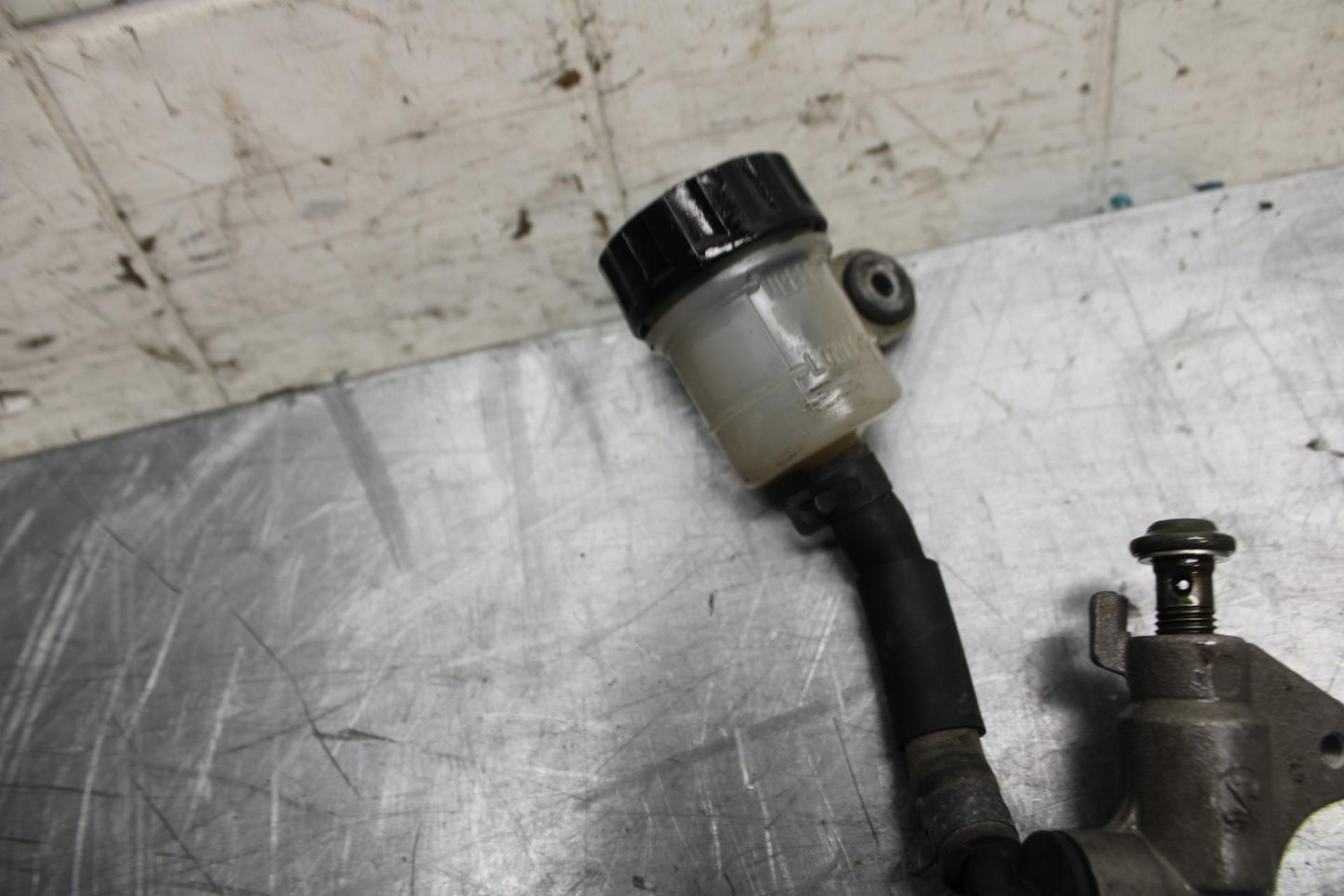 07 YAMAHA YZF R6 REAR BRAKE MASTER CYLINDER W RESERVOIR 2C0-2583V-01-00 BB495