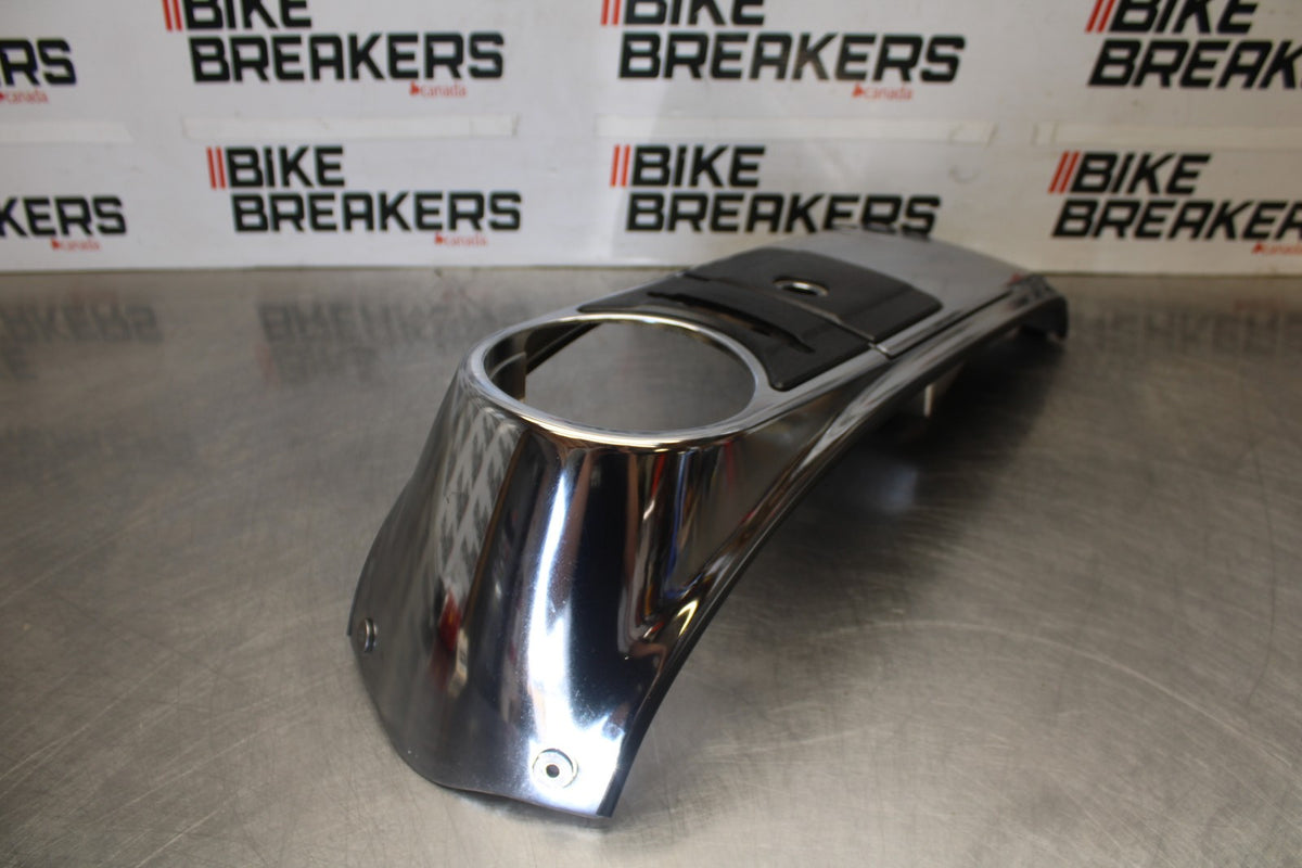 05-09 SUZUKI BOULEVARD C90 GAS TANK CAP COVER TRIM PANELCOWL FAIRING BB918