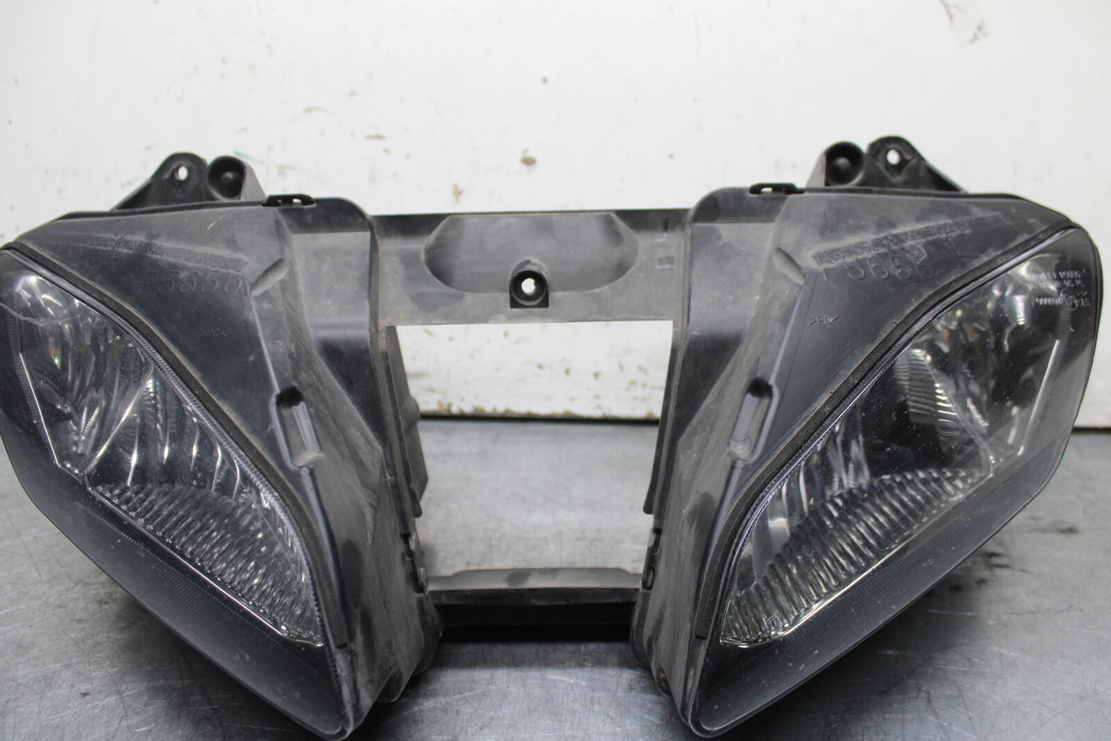 06 YAMAHA YZF R6 FRONT HEADLIGHT HEAD LIGHT LAMP BB716