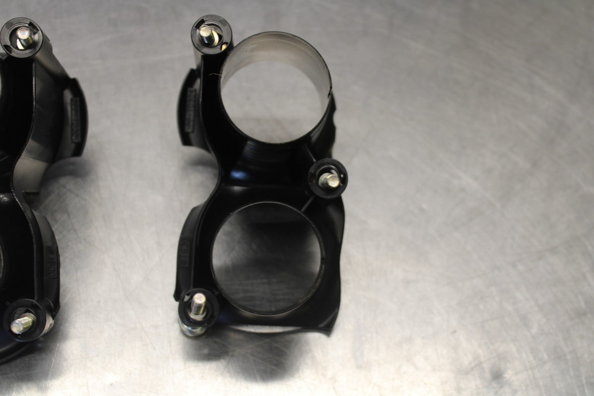 18 SUZUKI GSXR750 AIRBOX INTAKE VELOCITY STACKS BB891
