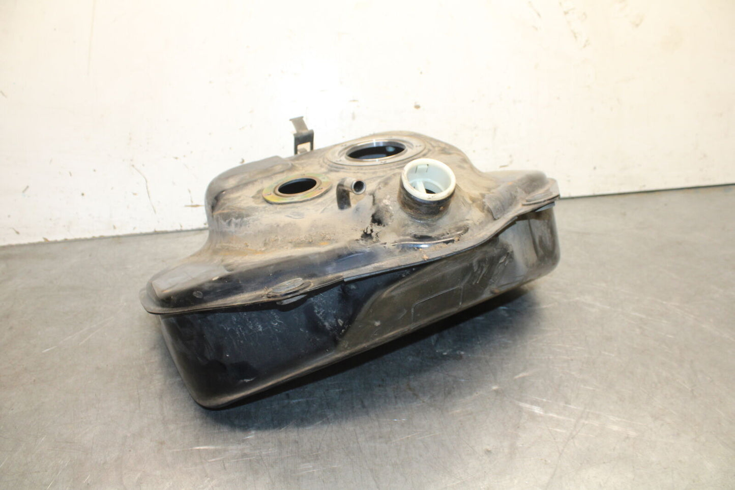 05-09 SUZUKI BOULEVARD C90 GAS TANK FUEL PETROL RESERVOIR BB692