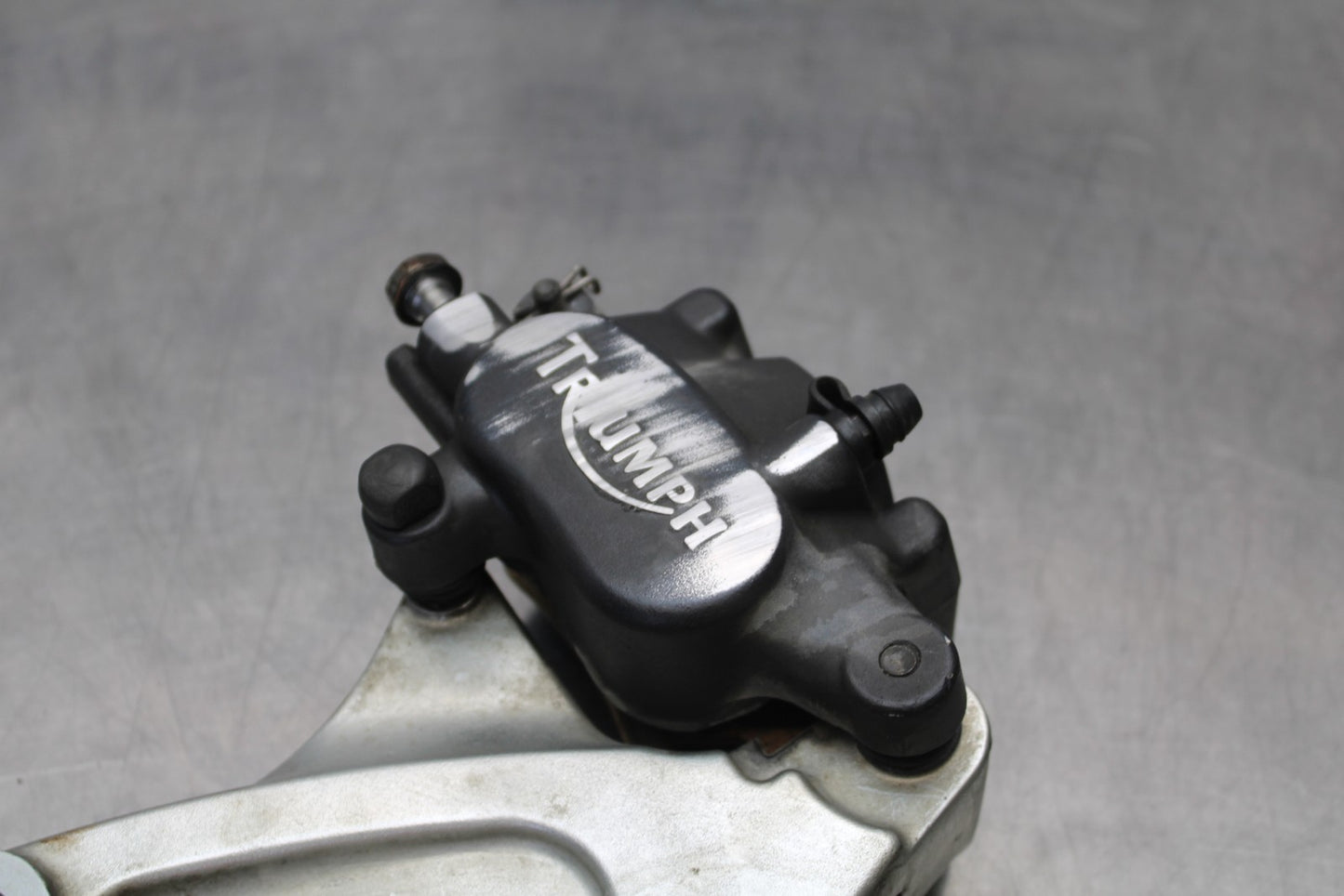 05 TRIUMPH ROCKET III REAR BACK BRAKE CALIPER W MOUNT BRACKET BB186