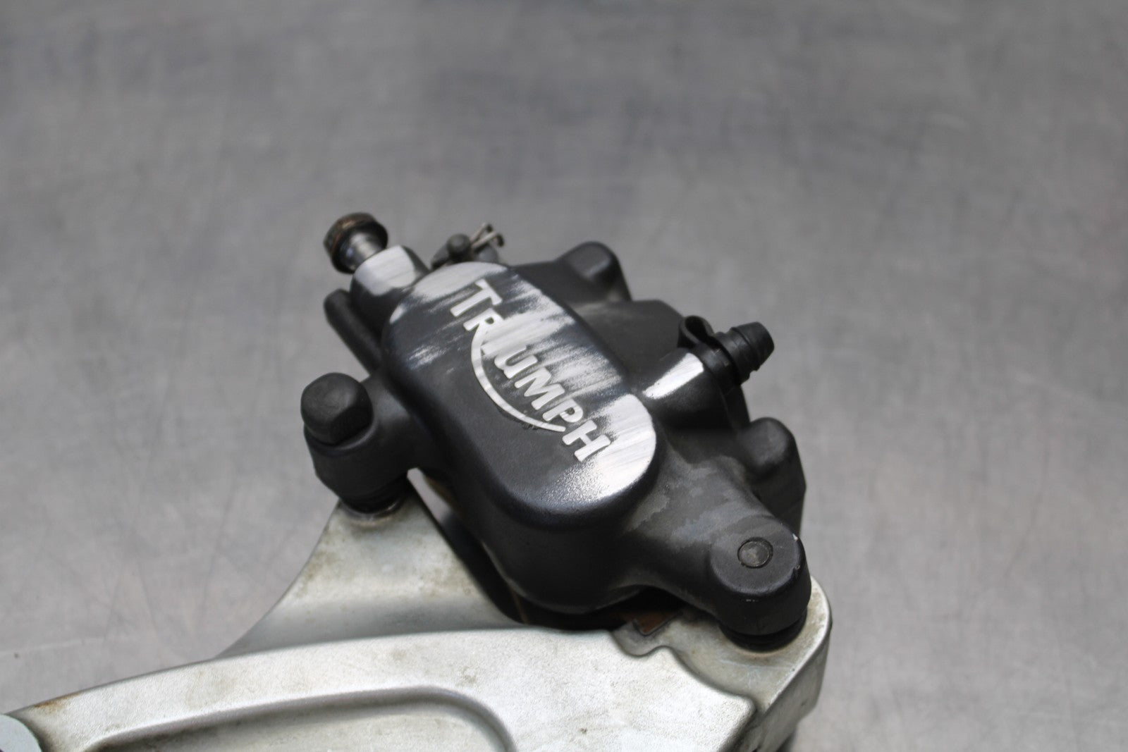 05 TRIUMPH ROCKET III REAR BACK BRAKE CALIPER W MOUNT BRACKET BB186