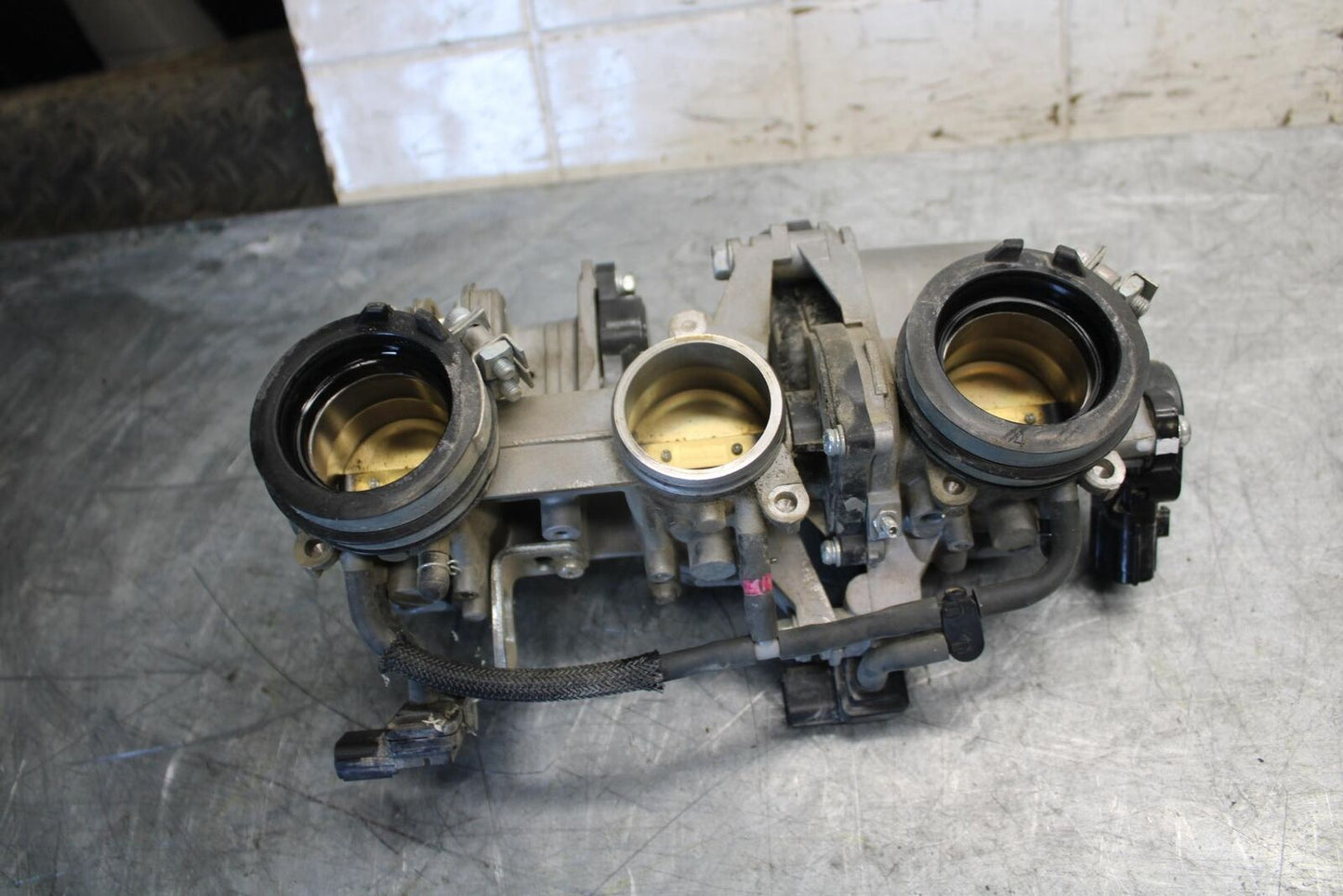 2015 Yamaha FZ09 MAIN FUEL INJECTORS / THROTTLE BODIES 1RC-12572-00-00 BB535