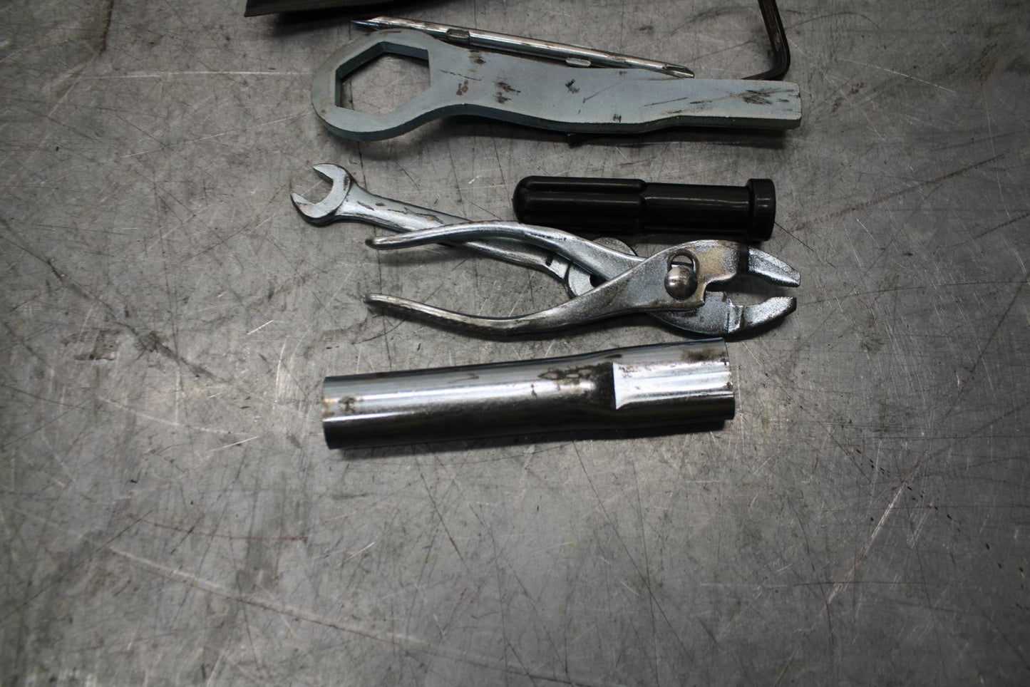 2009 Kawasaki Ninja ZX6R ZX600R STOCK TOOLS OEM TOOL BAG KIT SET 56007-0052 BB44