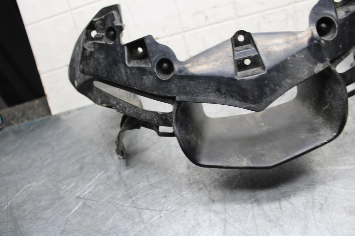 18 YAMAHA YZF R1  FRONT CENTER COWL FAIRING STAY BB473