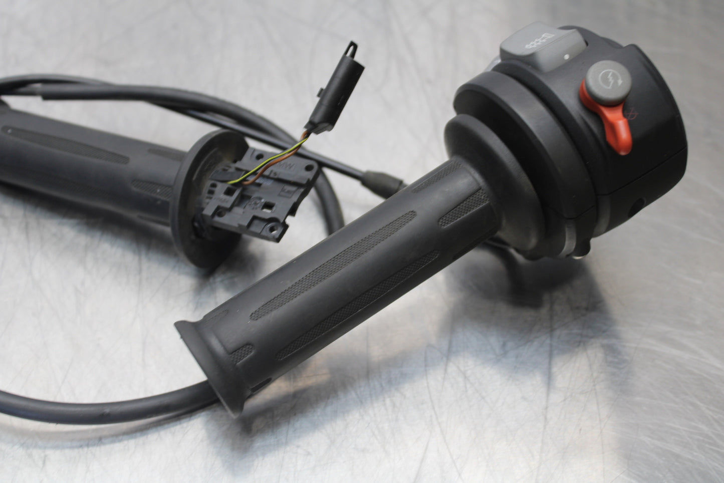 06-12 BMW F800ST THROTTLE CABLE LINE HOUSING GUIDE BB144