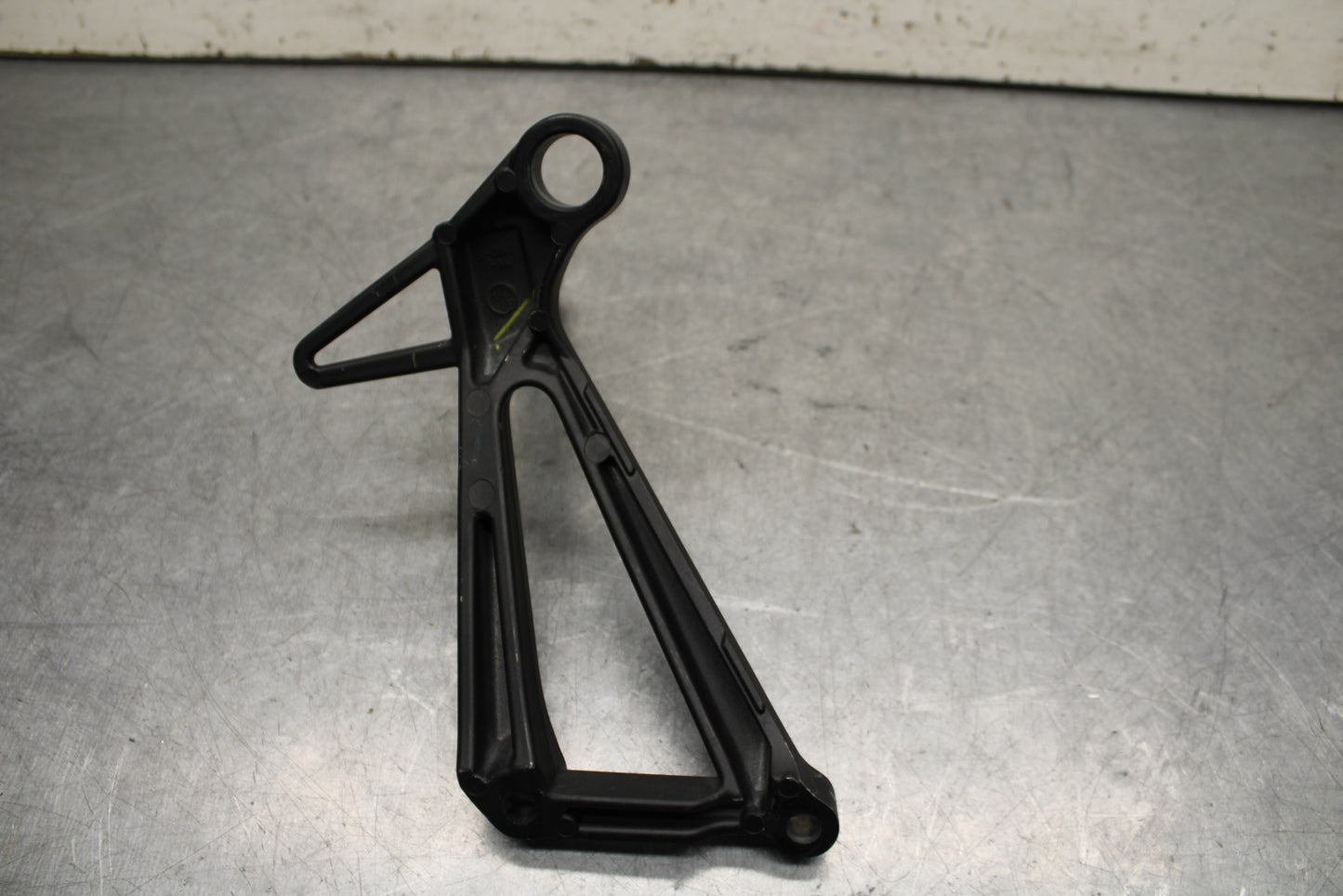 15-17 YAMAHA YZF R3 RIGHT REAR BACK PASSENGER PEG BB651