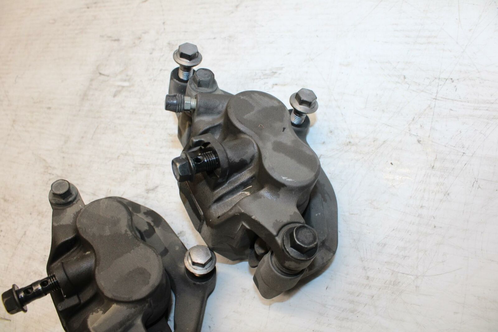 09 YAMAHA FZ6 RIGHT LEFT FRONT BRAKE CALIPER SET PAIR CALIPERS BB295