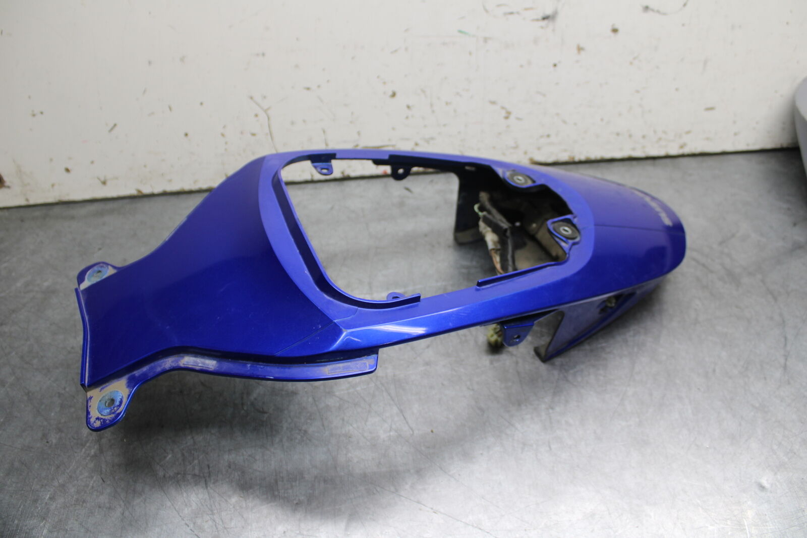08-10 SUZUKI GSXR 600  CENTER REAR BACK TAIL FAIRING COWL BB101