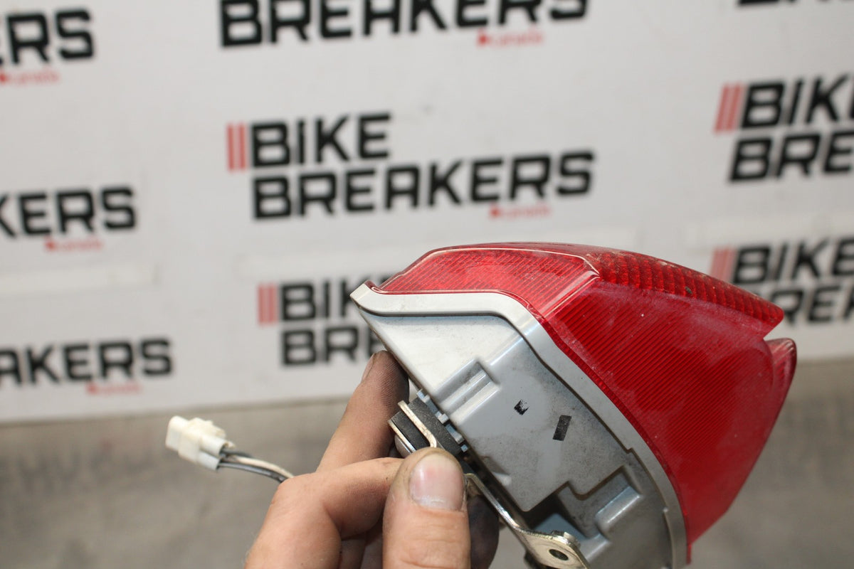 11-26 SUZUKI GSXR750 REAR TAIL TAILLIGHT BACK BRAKE LIGHT BB900