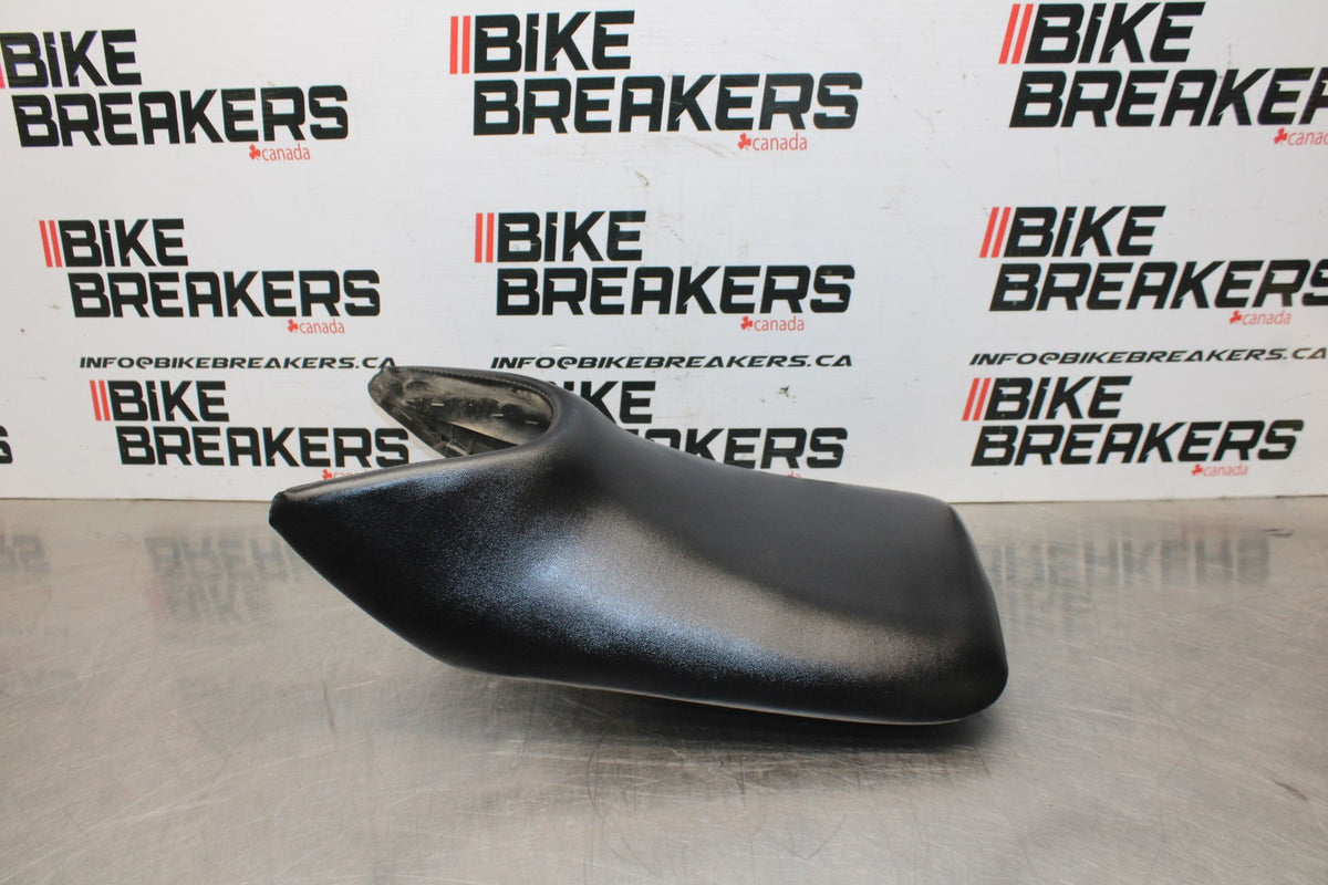 08 HONDA CBR125R FRONT DRIVERS SEAT PAD SADDLE PILLION BB839
