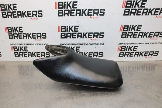 08 HONDA CBR125R FRONT DRIVERS SEAT PAD SADDLE PILLION BB839