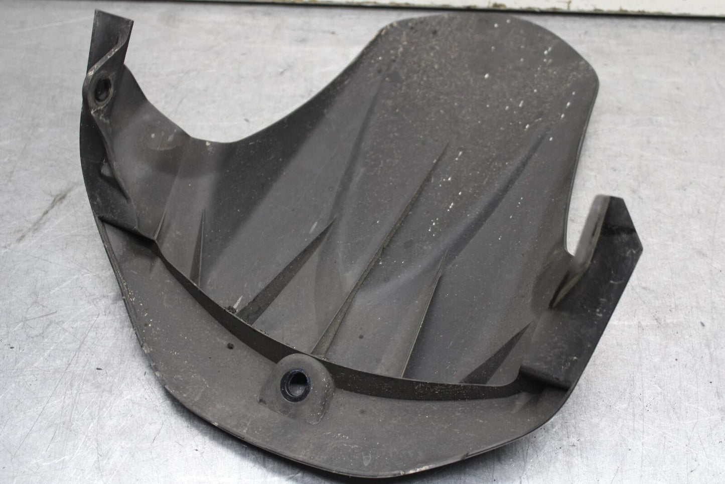 11-23 SUZUKI GSXR 750 REAR BACK WHEEL TIRE HUGGER FENDER BB630