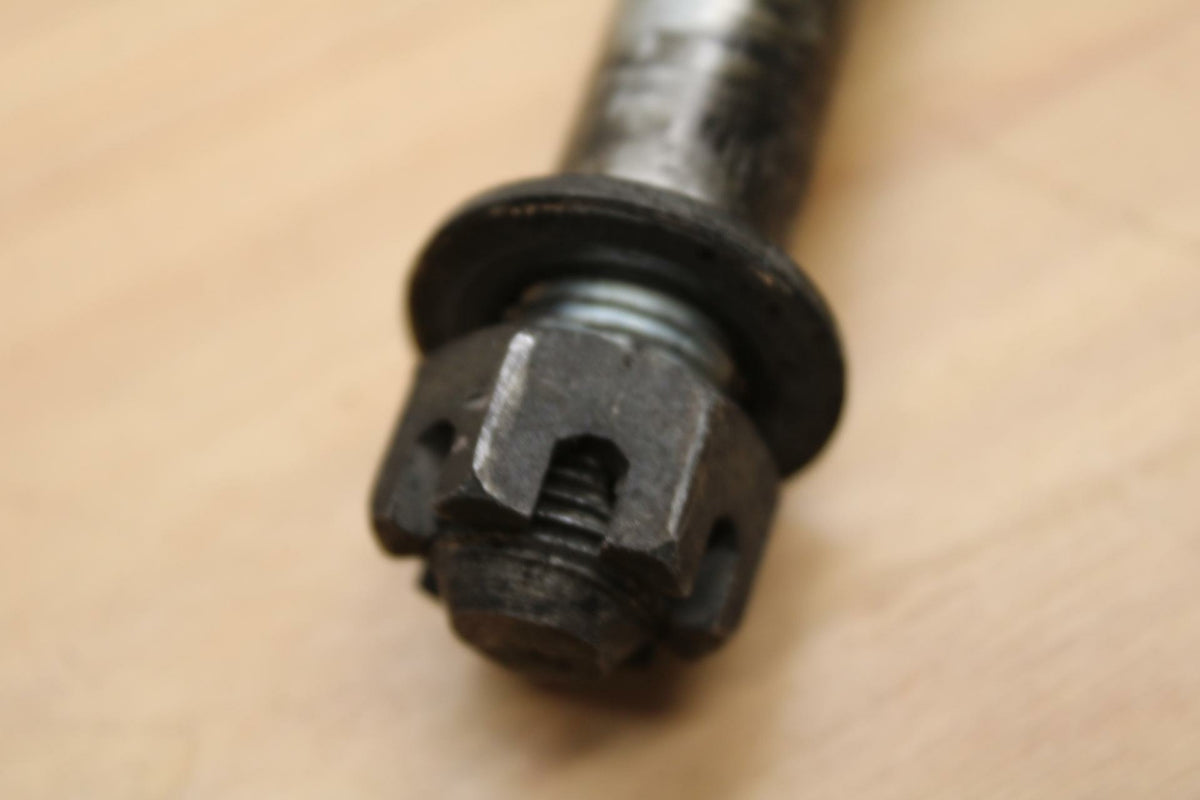 97-04 SUZUKI MARAUDER 800 REAR AXLE BACK WHEEL RIM PIVOT BOLT AXEL BB312
