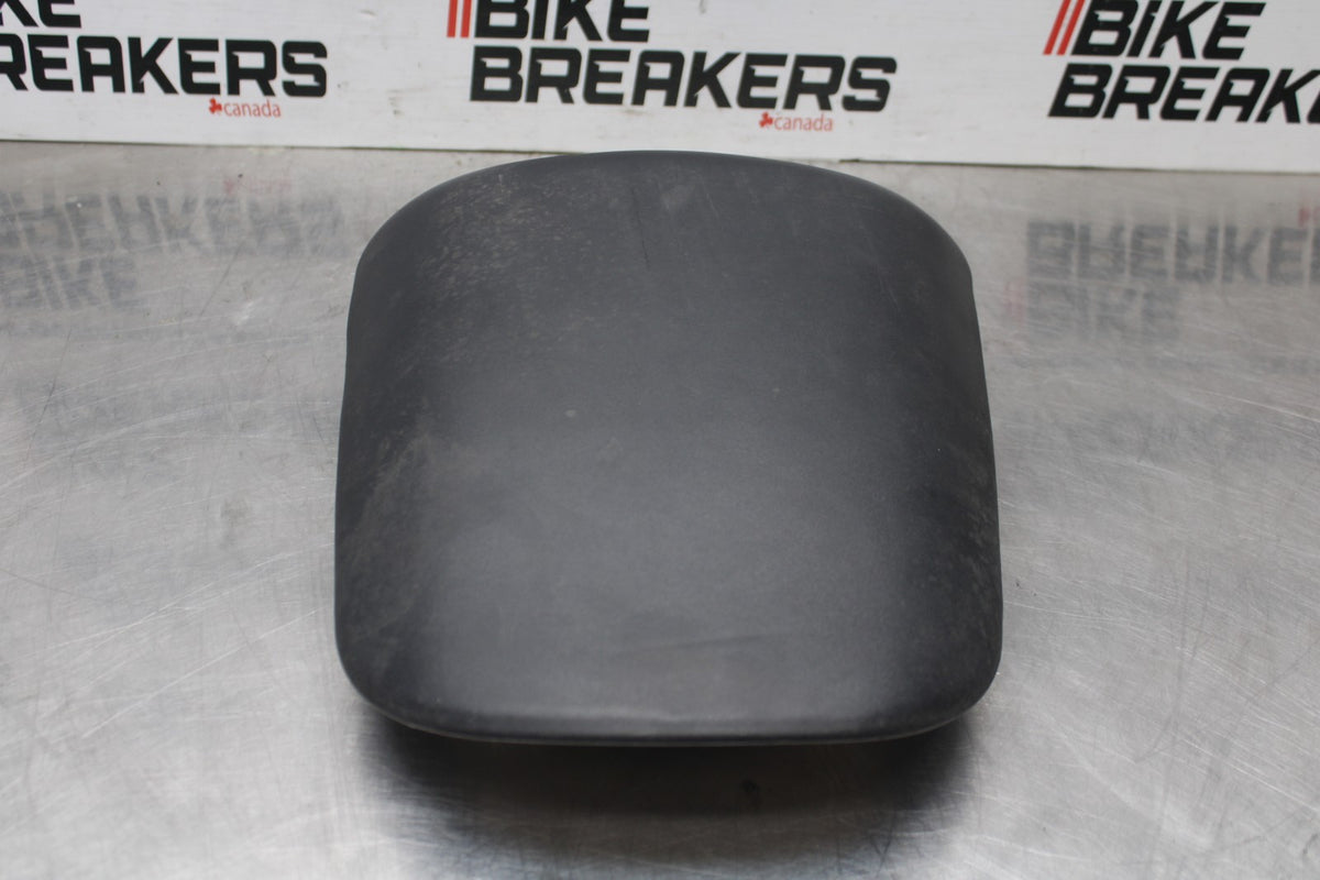 98 KAWASAKI NINJA ZX6 REAR BACK PASSENGER TANDEM SEAT PAD SADDLE PILLION BB870