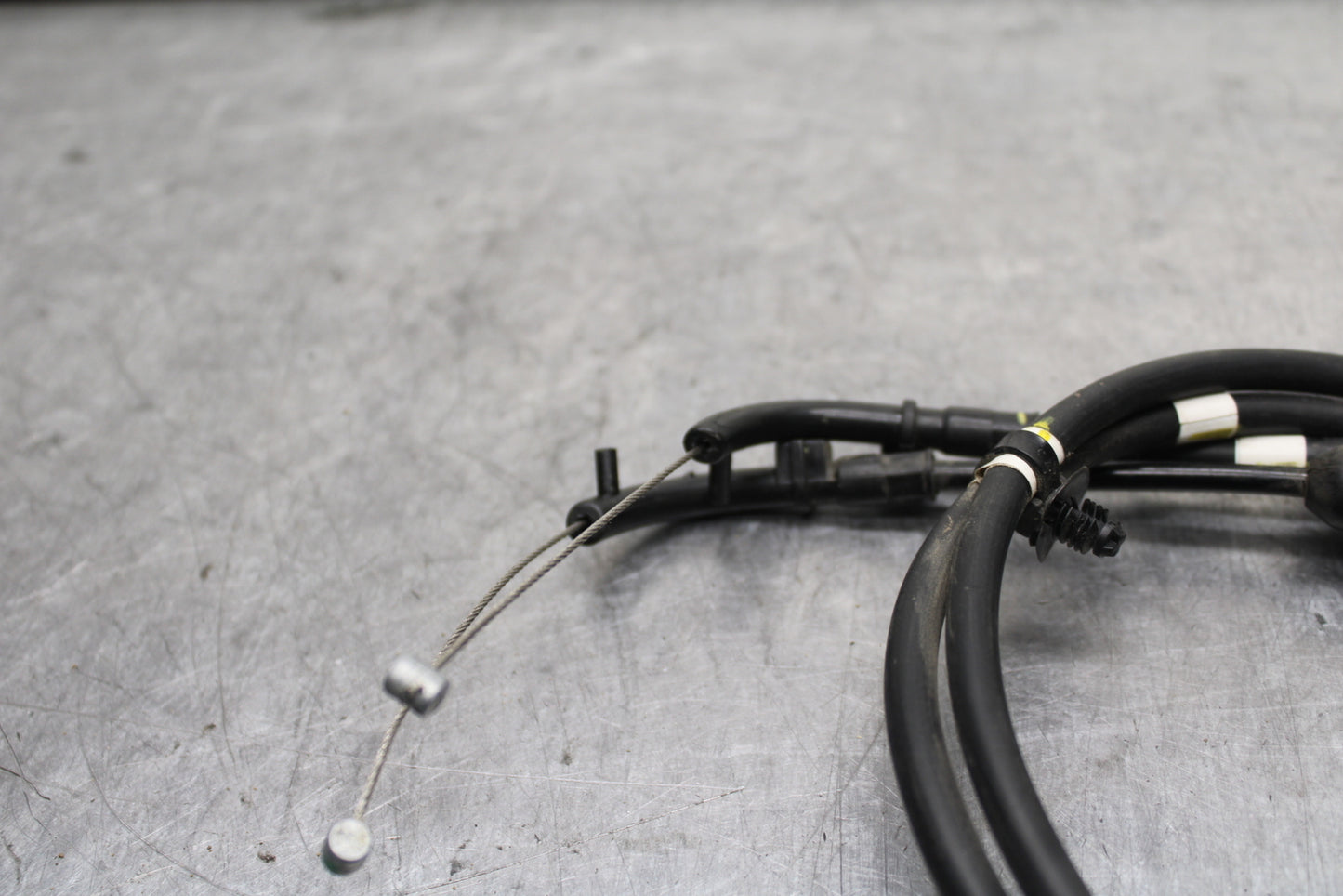 19-21 YAMAHA YZF R3 THROTTLE CABLES LINES BB121