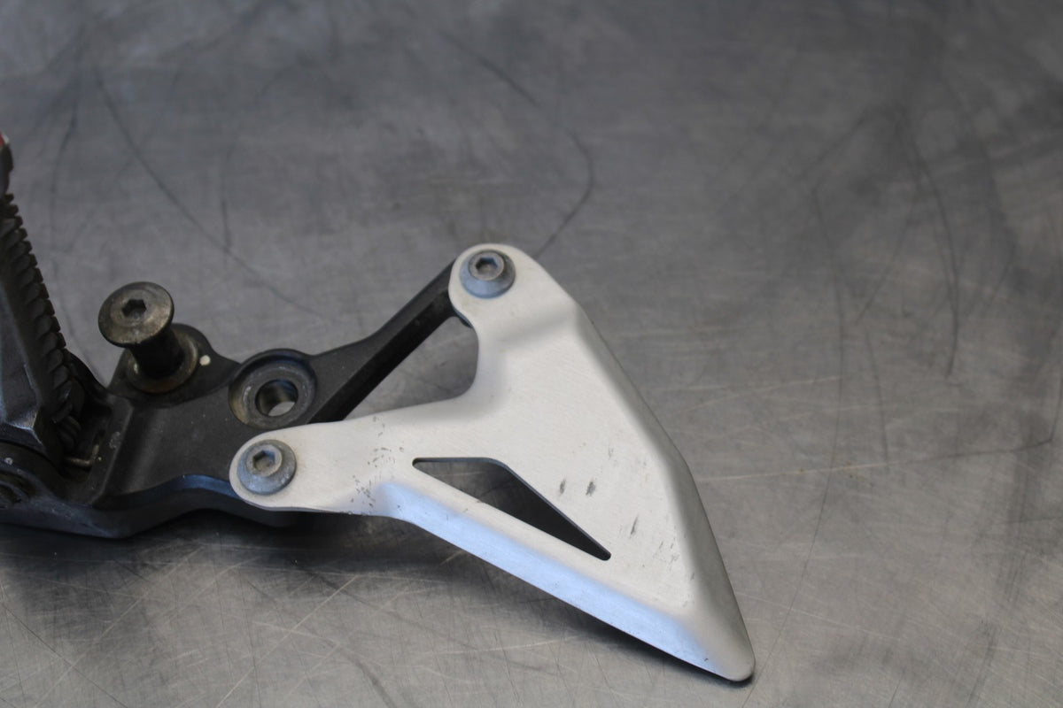 24-25 KAWASAKI NINJA 500 ABS LEFT REARSET REAR SET DRIVER FOOT PEG REST BB899