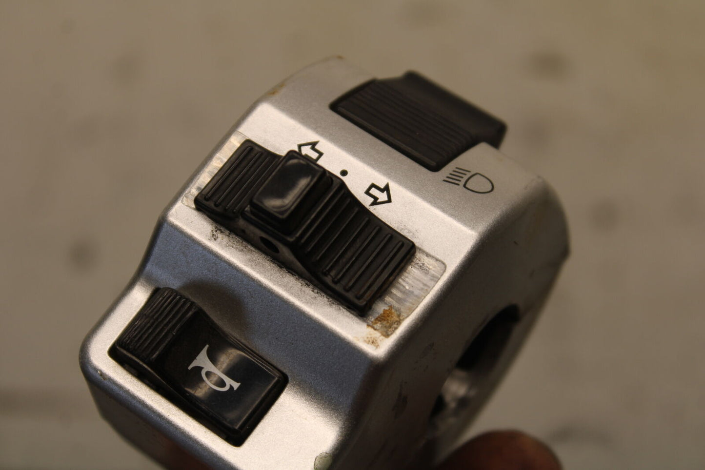 05-06 SUZUKI BOULEVARD M50 LEFT CLIP ON HANDLE HORN SIGNALS SWITCH BB671