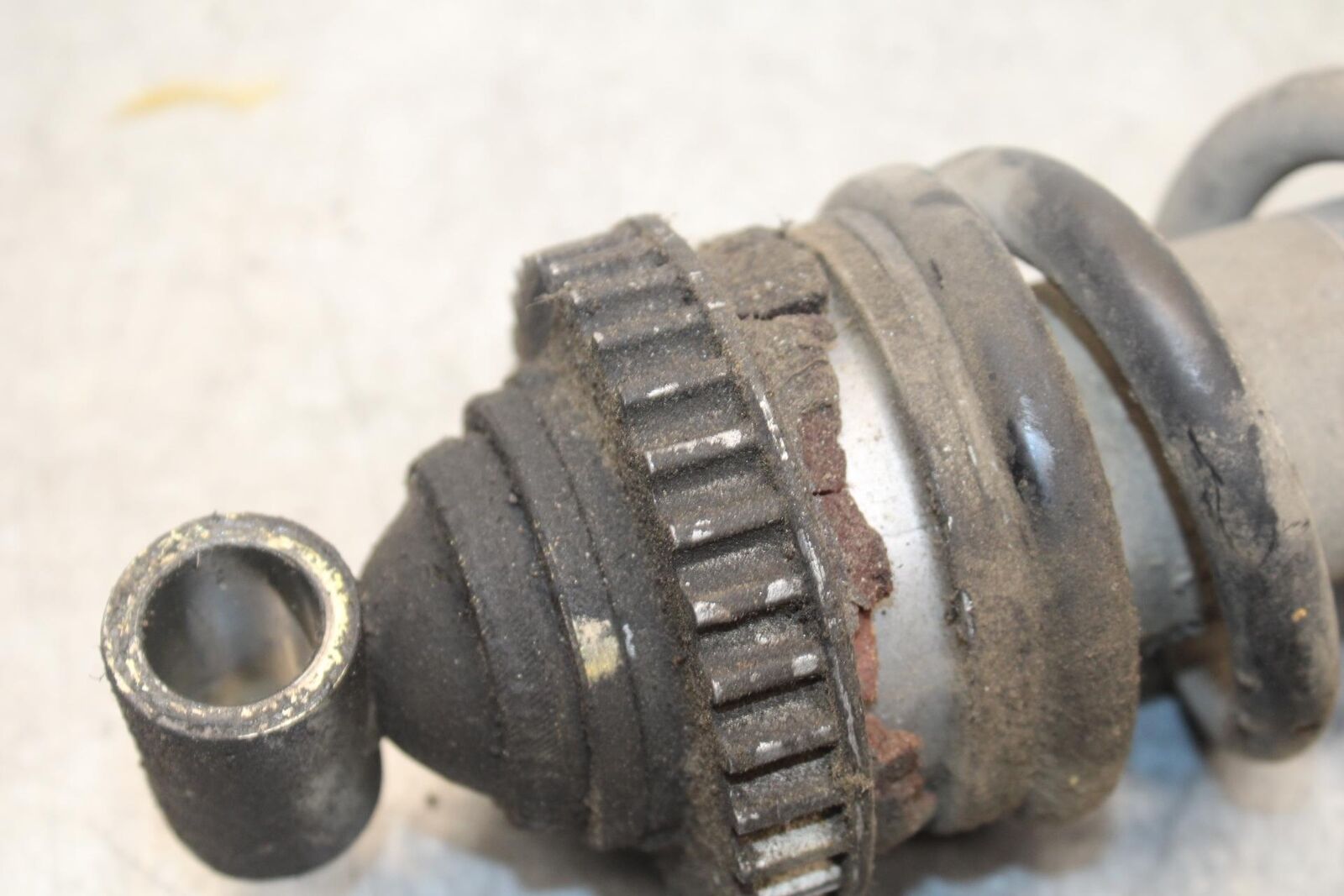1988 Yamaha FZ600 REAR BACK SHOCK ABSORBER SUSPENSION BB601