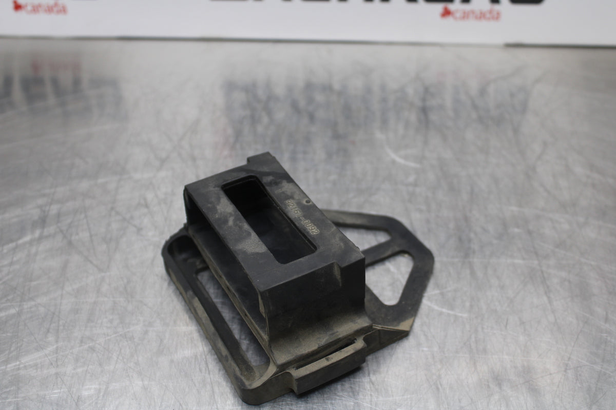 04-05 KAWASAKI NINJA ZX10R ECU ECM RELAY HOLDER BRACKET BB163