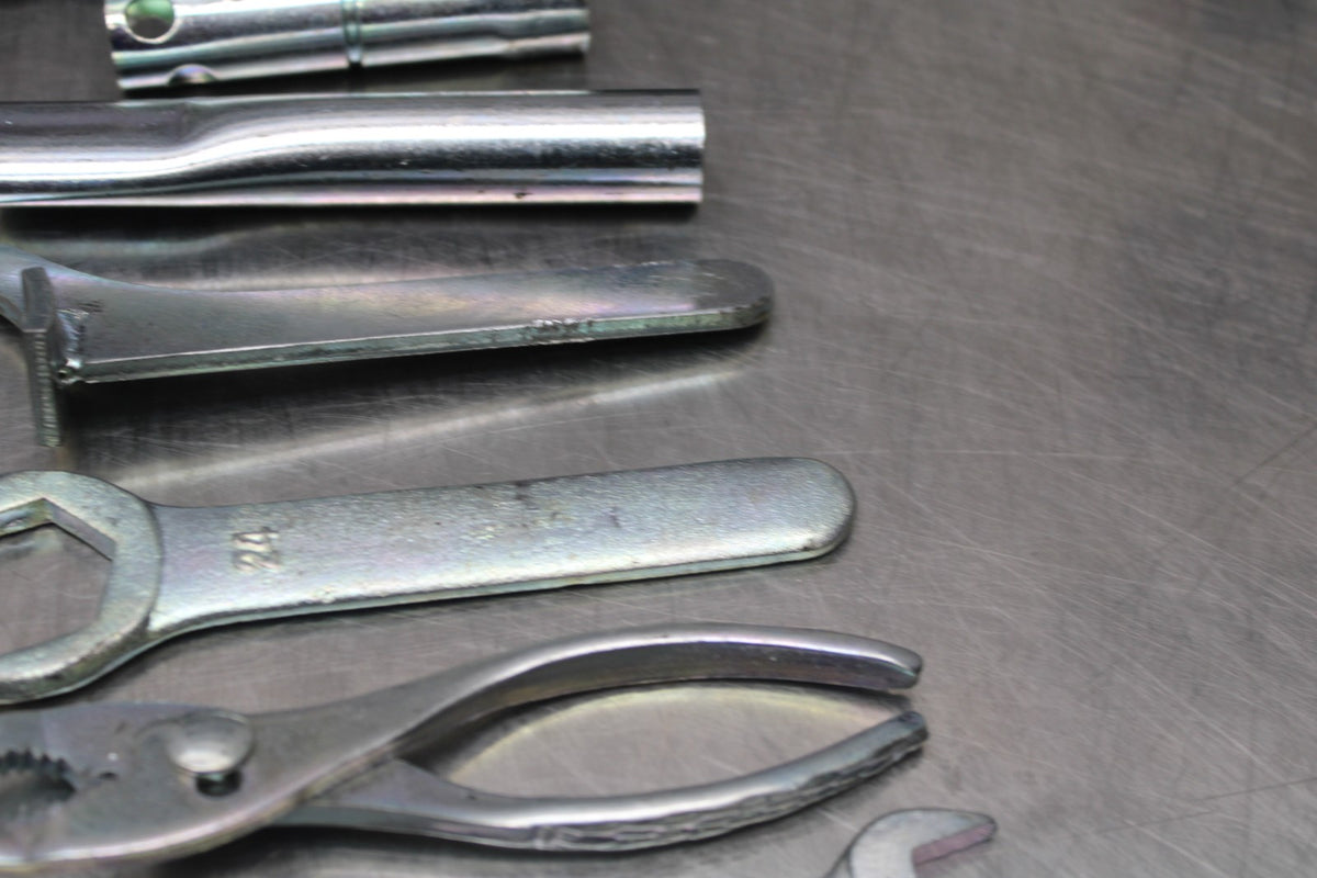 15 SUZUKI GW250F STOCK TOOLS OEM TOOL BAG KIT SET BB789