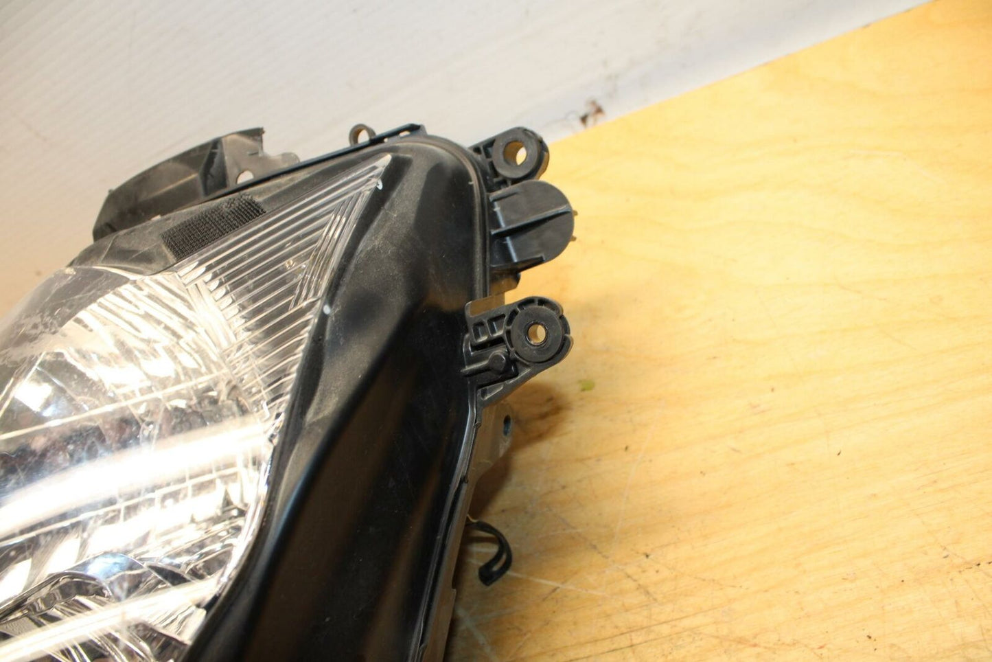11-21 SUZUKI GSXR750 FRONT HEADLIGHT HEAD LIGHT LAMP BB320