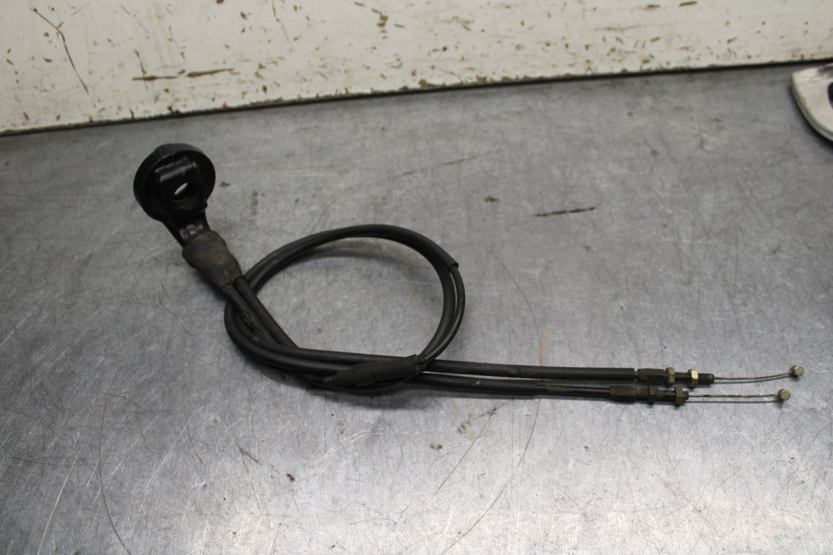 03-04 TRIUMPH DAYTONA 600 THROTTLE CABLE LINE HOUSING GUIDE BB745