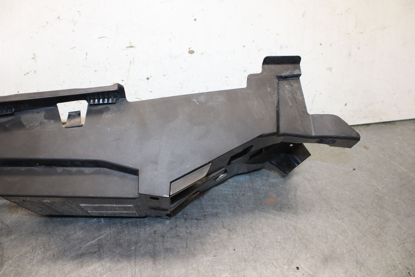 16-21 YAMAHA XSR900 REAR BACK TAIL UNDERTAIL BATTERY TRAY PLASTIC BB664