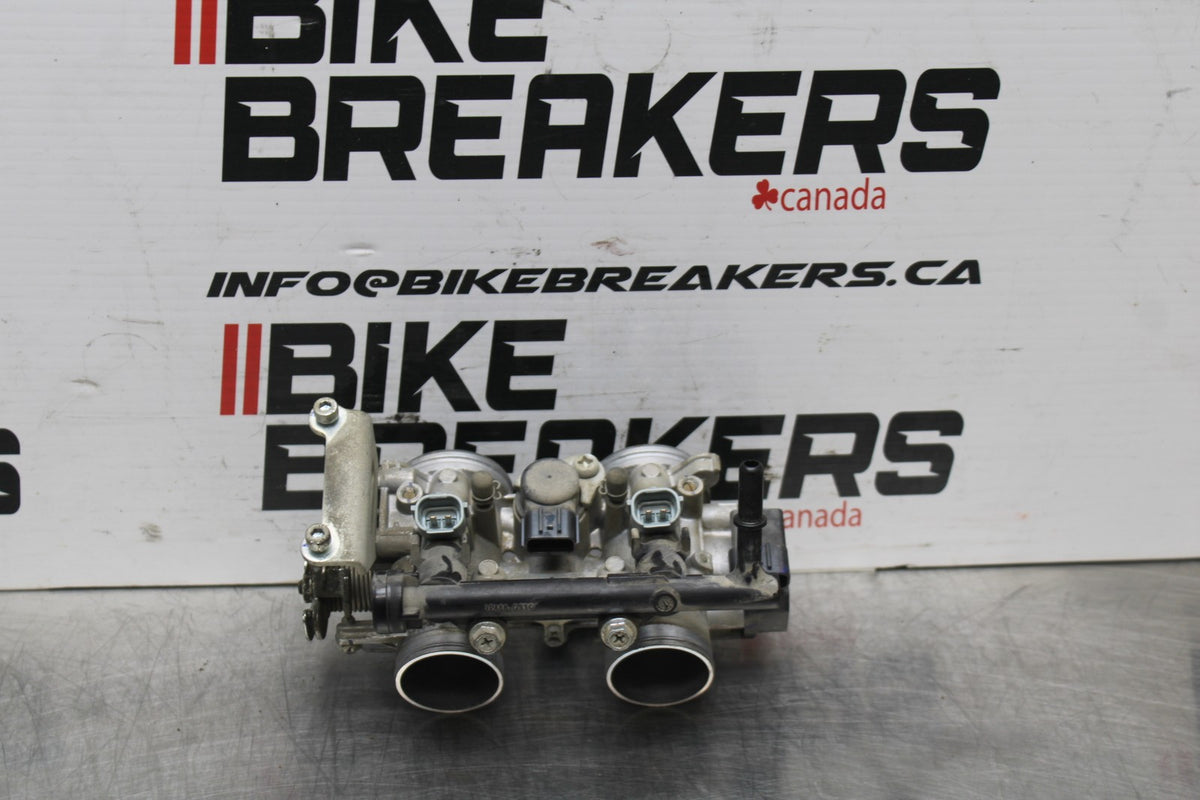 17-18 YAMAHA YZF R3 MAIN FUEL INJECTORS / THROTTLE BODIES BB813