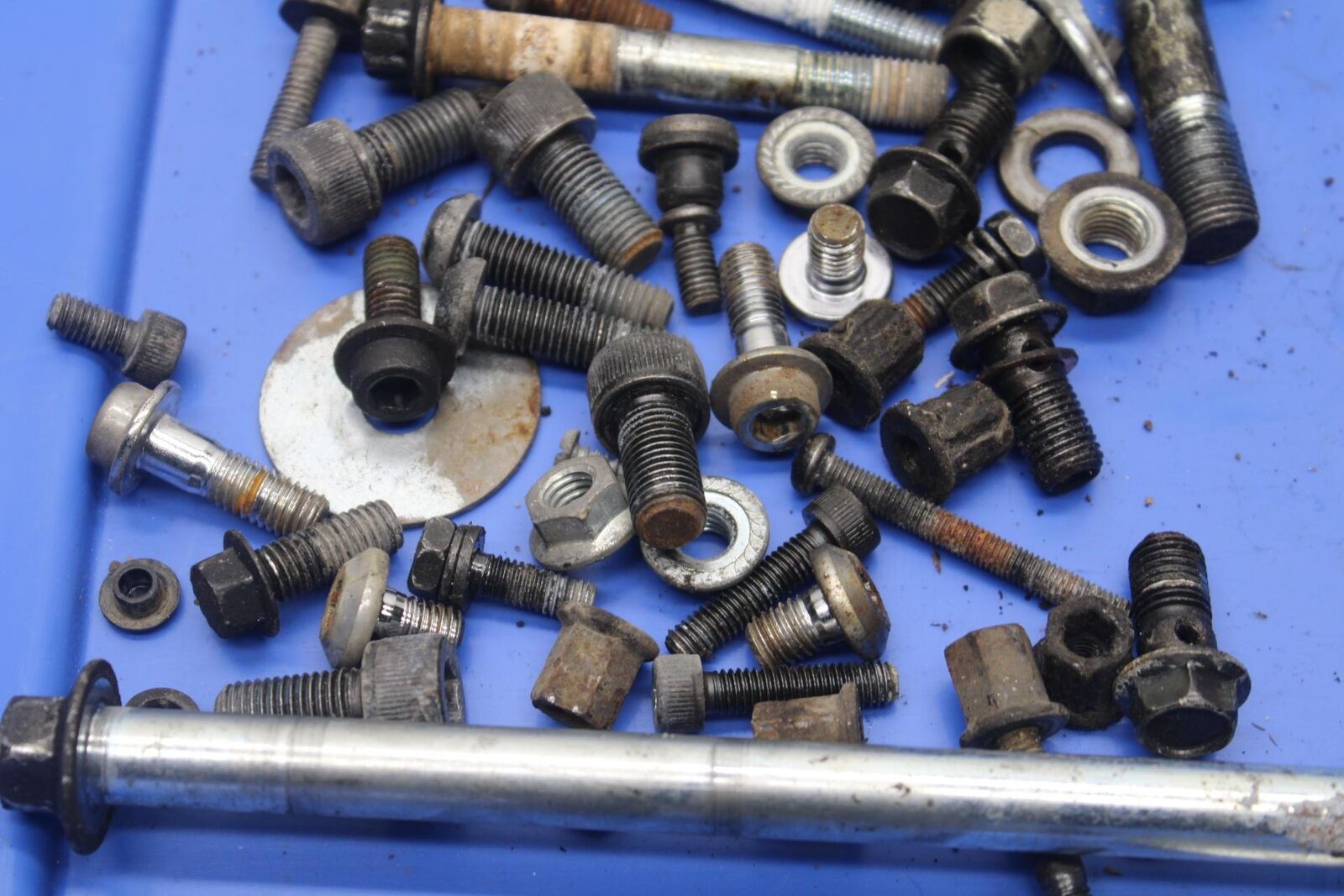 1988 Yamaha FZ600 MISCELLANEOUS BOLTS HARDWARE MOTOR SCREWS BB601