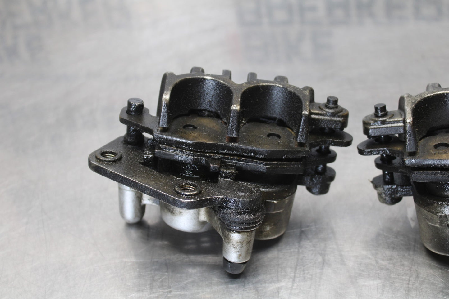 03-08 KAWASAKI VULCAN 1600 RIGHT LEFT FRONT BRAKE CALIPER SET PAIR BB196