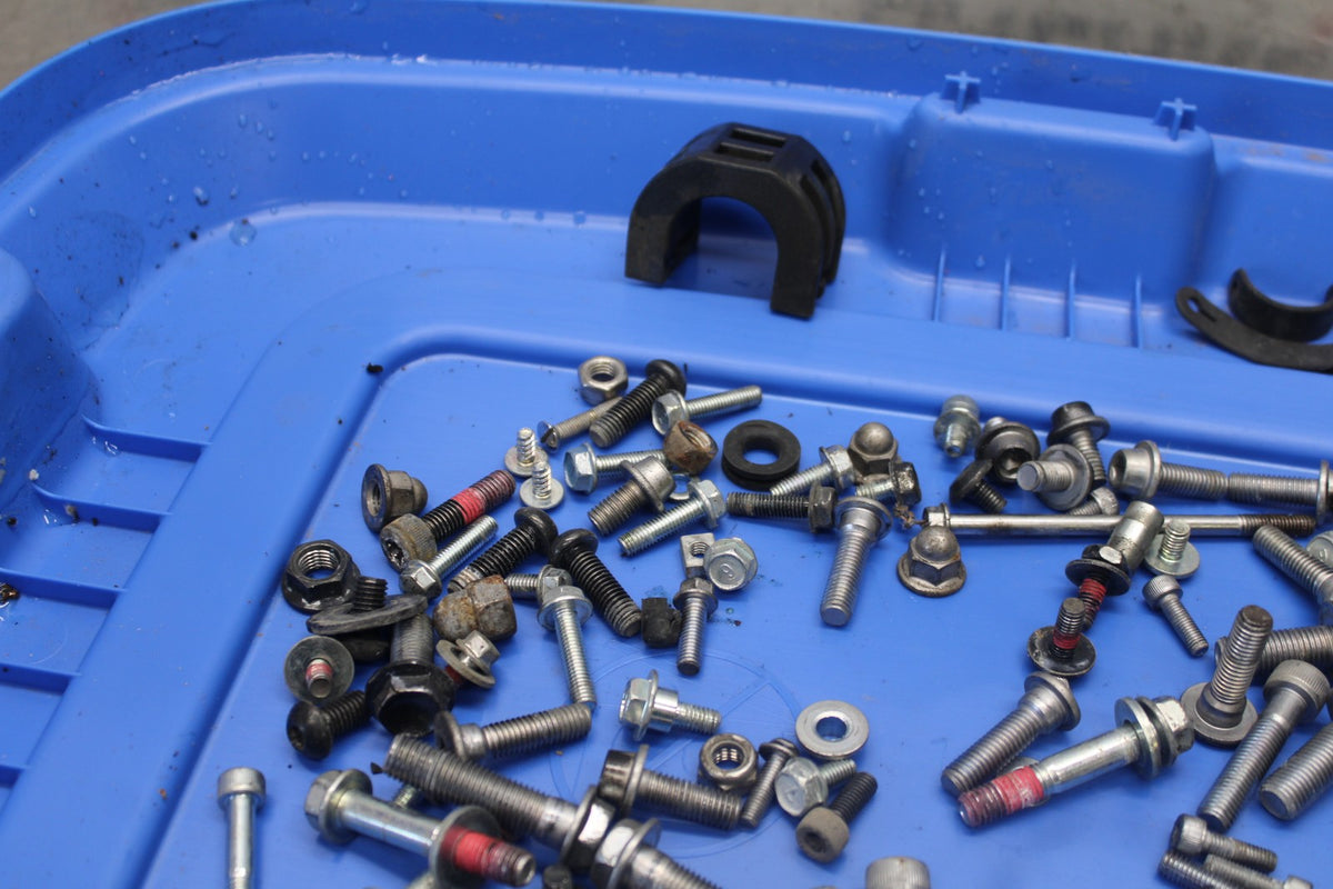 23 KAWASAKI Z900RS MOUNTING BOLTS HARDWARE SCREWS BB935