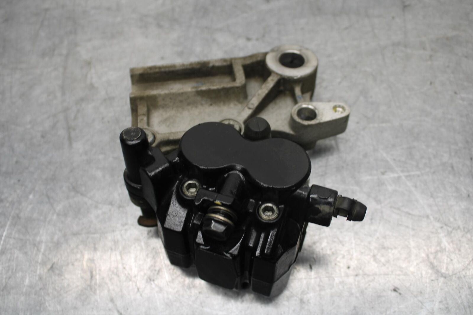 15-16 KAWASAKI EX300 REAR BACK BRAKE CALIPER W MOUNT BRACKET BB635