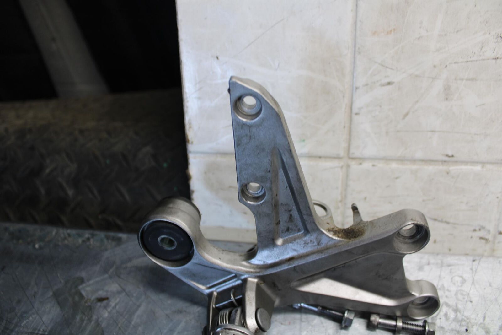 2016 Honda CBR1000RR RIGHT REARSET REAR SET DRIVER FOOT PEG REST STOP BB530