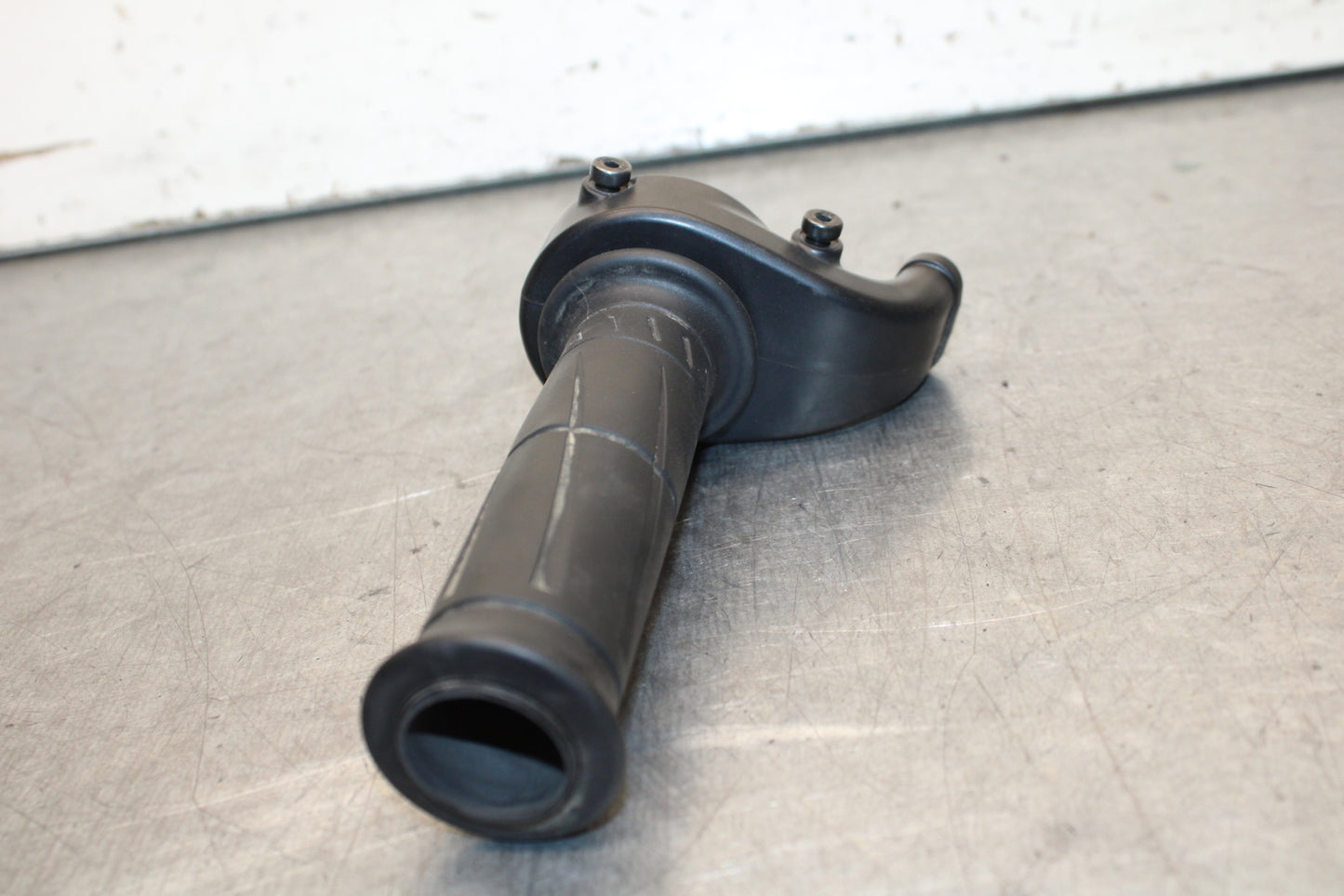 16 KAWASAKI NINJA ZX10R THROTTLE CABLE HOUSING AND TUBE BB650