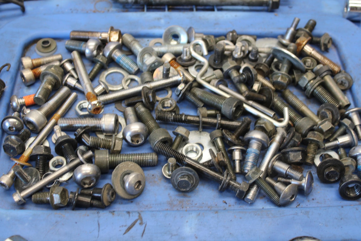 07 SUZUKI BOULEVARD M50 MOUNTING BOLTS HARDWARE SCREWS BB897