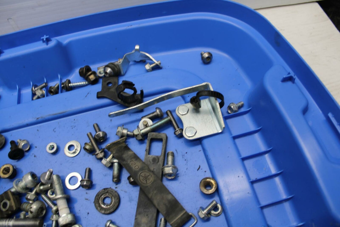 09 YAMAHA FZ6 ENGINE MOUNTING BOLTS HARDWARE MOTOR SCREWS BB295