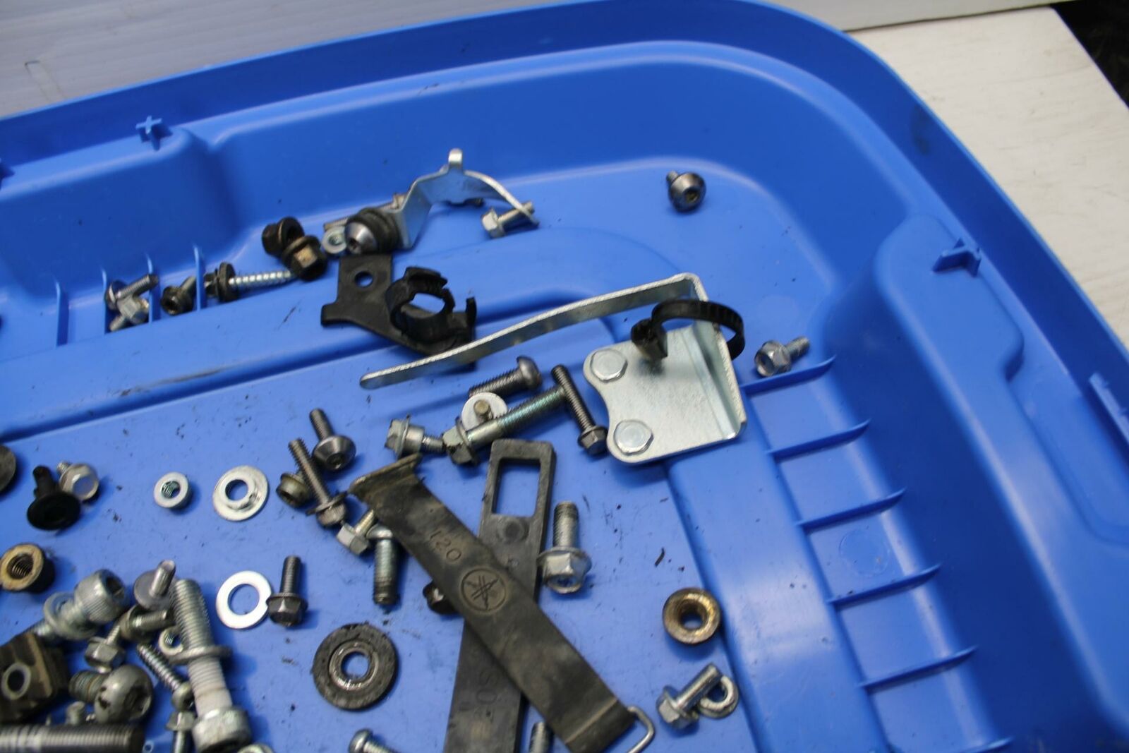 09 YAMAHA FZ6 ENGINE MOUNTING BOLTS HARDWARE MOTOR SCREWS BB295